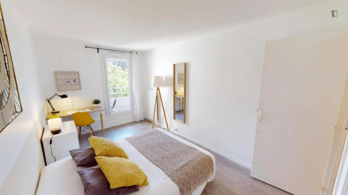 Bright double bedroom near André Malraux Park