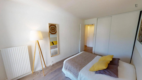Bright double bedroom near André Malraux Park
