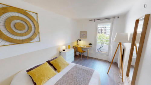 Bright double bedroom near André Malraux Park