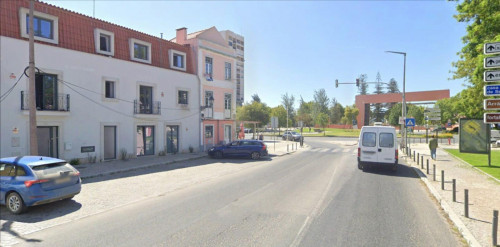 Double ensuite bedroom in the heart of vibrant Avenida Luísa Todi