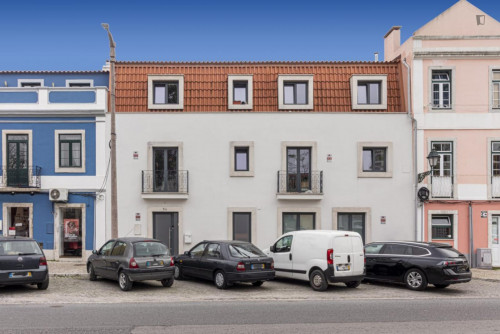 Double ensuite bedroom in the heart of vibrant Avenida Luísa Todi