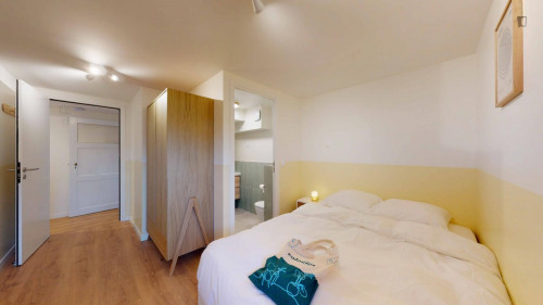 Cute double bedroom in Pantin