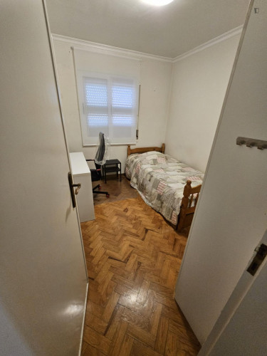 Lovely single bedroom in Olivais