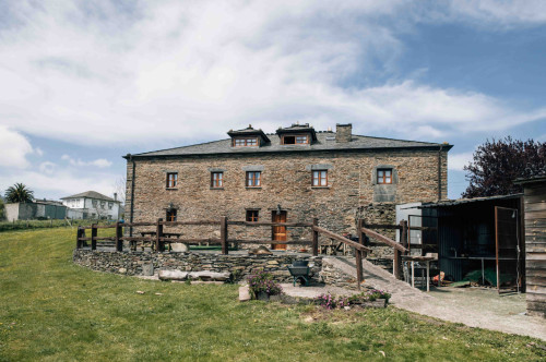 Rural Stunning House Close w/ Outdoor Views