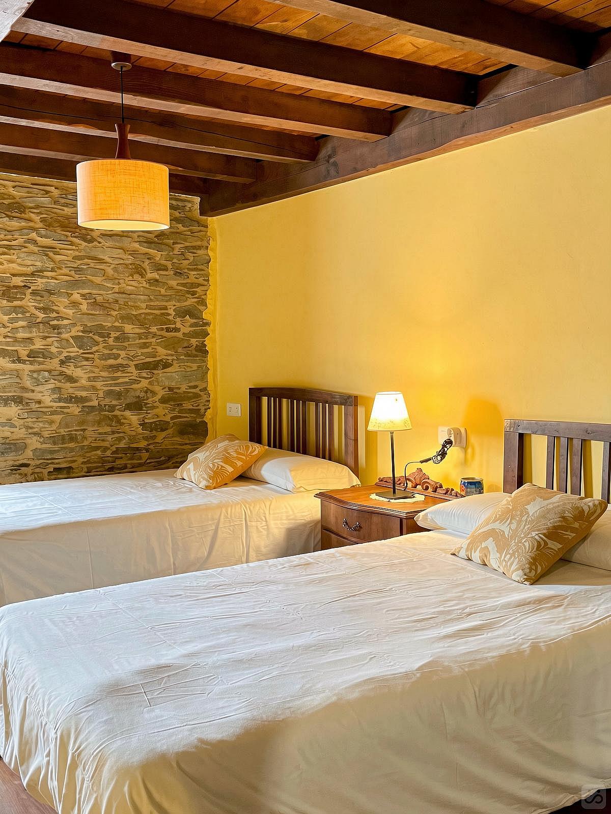 Bed In A 3-Bed Mixed Gender Room - 1