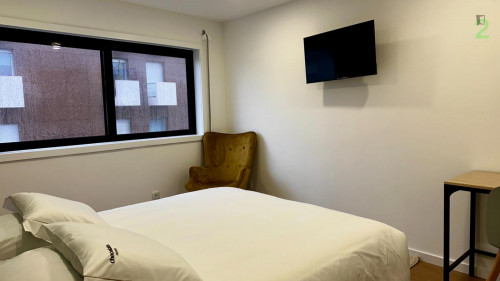 Great double bedroom next to Viana do Castelo train station