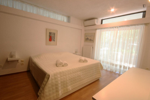 Lovely 2-bedroom apartment with pool access in Rea