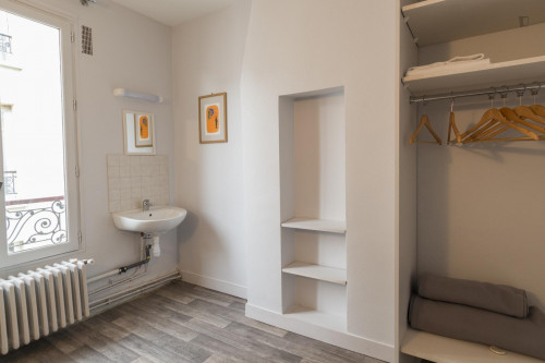 Suitable single bedroom in a well located hotel, near the Simplon metro station - Gallery - 4