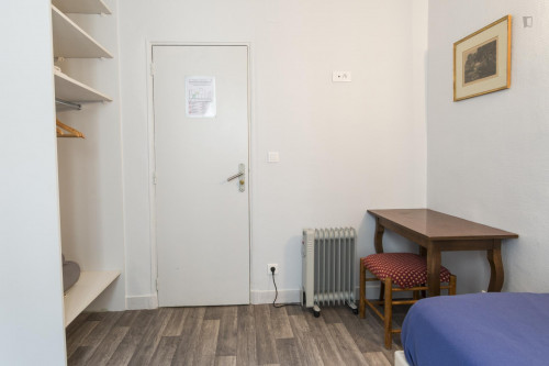 Suitable single bedroom in a well located hotel, near the Simplon metro station - Gallery - 3
