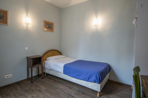 Comfortable single bedroom with WC in a hotel, close to Paris College Of Art - Gallery - 2