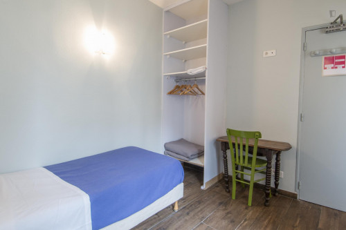 Comfortable single bedroom with WC in a hotel, close to Paris College Of Art - Gallery - 3