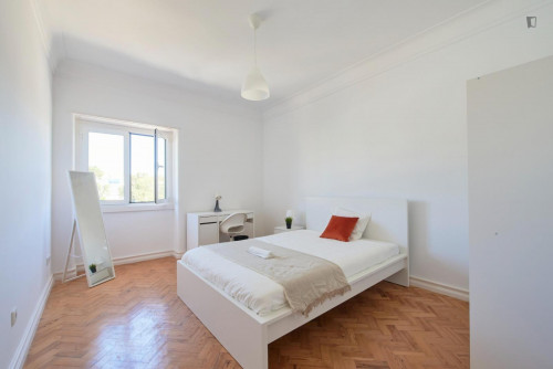 Quarto com cama de casal em apartamento com 9 quartos