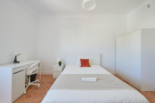 Quarto com cama de casal em apartamento com 9 quartos
