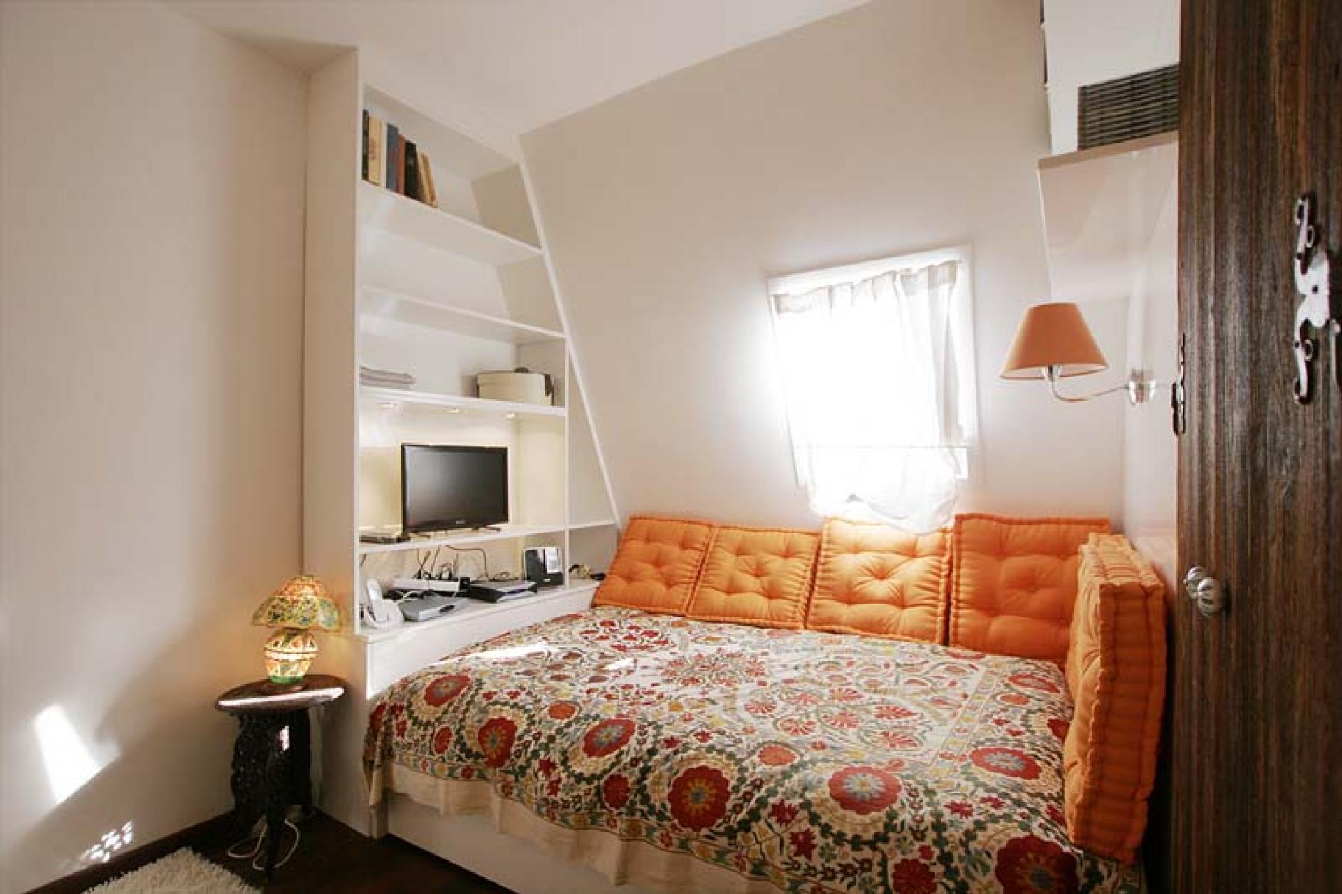 Fashionable studio apartment in classic Monnaie neighbourhood