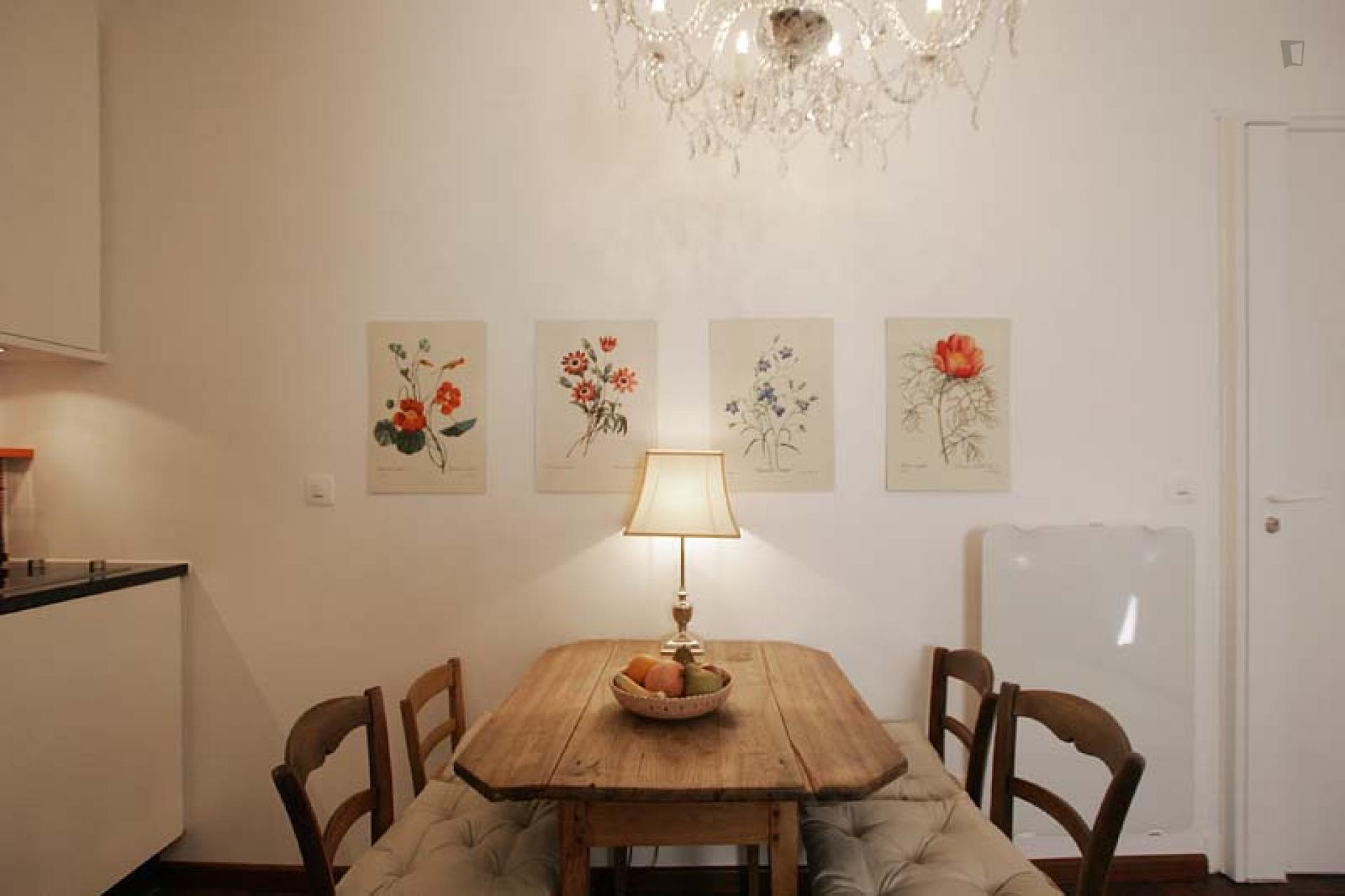 Fashionable studio apartment in classic Monnaie neighbourhood