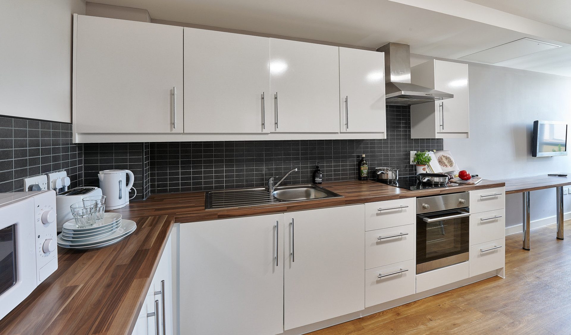  Classic En-Suite (5-Bed)  -  The Mews  - Gallery -  1