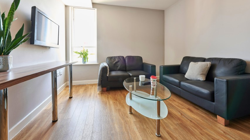 Six Bedroom Flat - 2