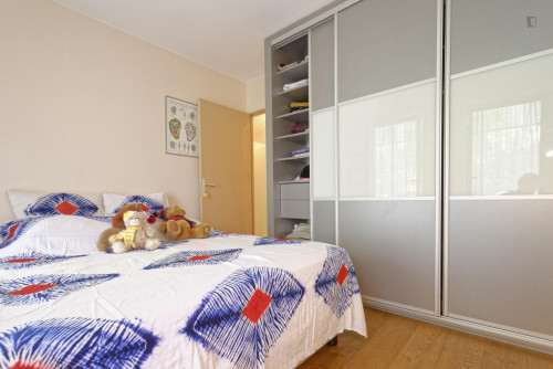 Great bedroom near Comédie Tour Eiffel theater