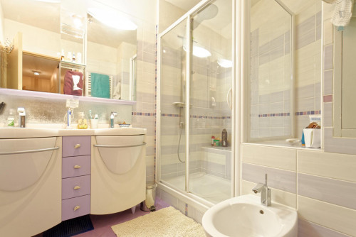 Great bedroom near Comédie Tour Eiffel theater