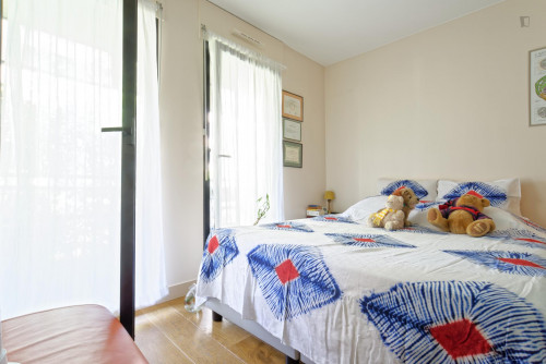 Great bedroom near Comédie Tour Eiffel theater