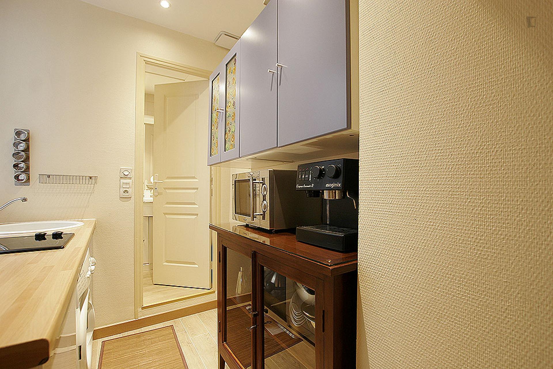 Spacious studio flat near Arts et Métiers metro station