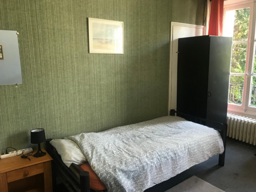 Single bed in a simple twin bedroom in a Student House