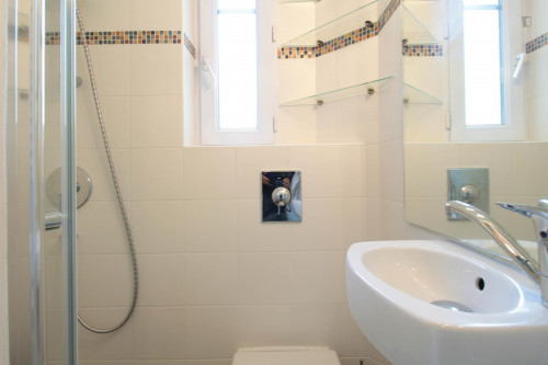 Bright Studio Batignolles  Separate Kitchen  Bathroom  Elevator  Double Bed - Gallery - 17