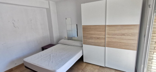 Double bedroom, with balcony, in 6-bedroom apartment - Gallery - 2