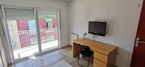 Double bedroom, with balcony, in 6-bedroom apartment - Gallery - 3