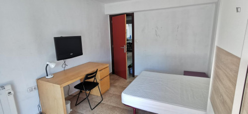 Double bedroom, with balcony, in 6-bedroom apartment - Gallery - 4