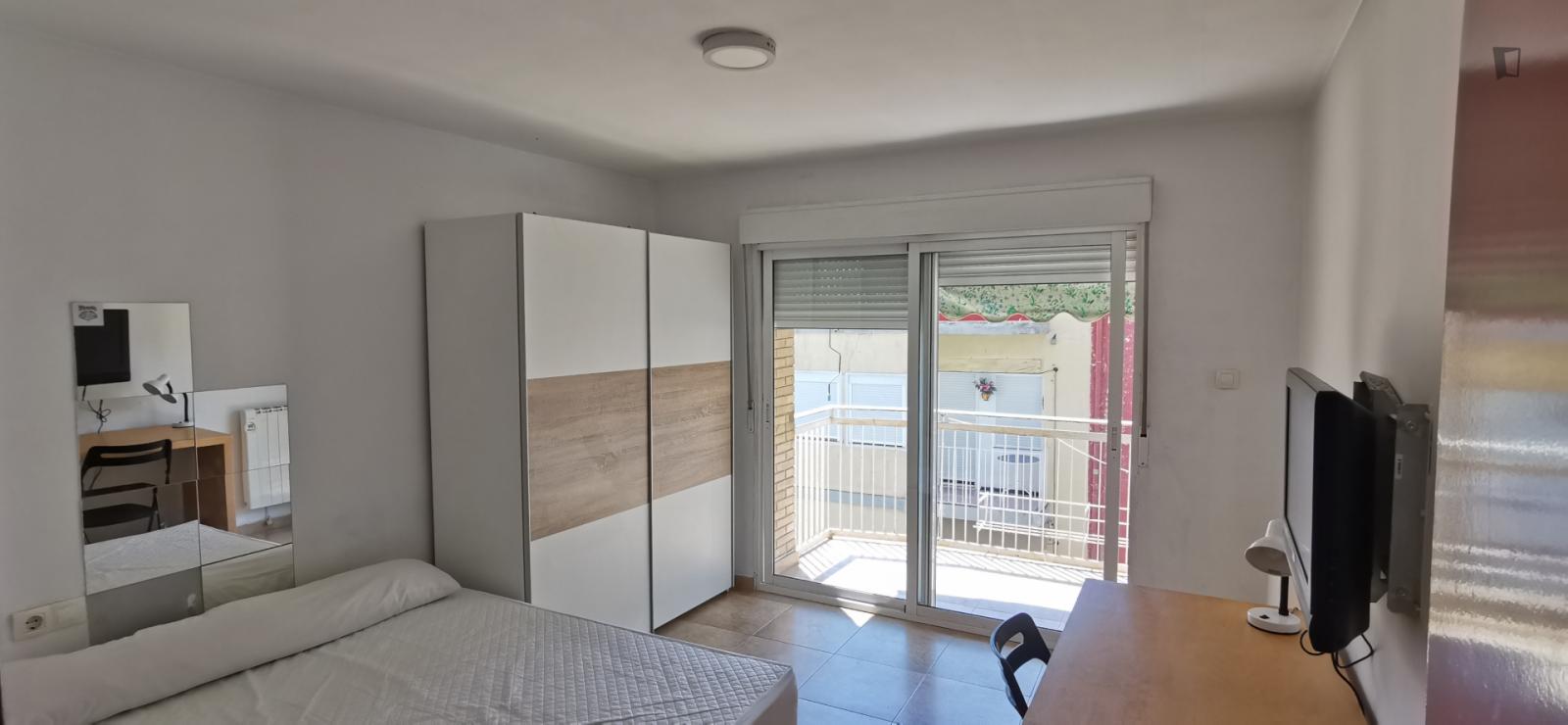 Double Bedroom, With Balcony, In 6-Bedroom Apartment - 1