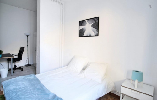 Pleasant double bedroom in La Bastide neighbourhood