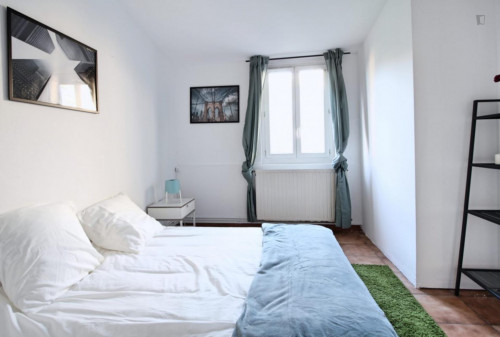 Pleasant double bedroom in La Bastide neighbourhood