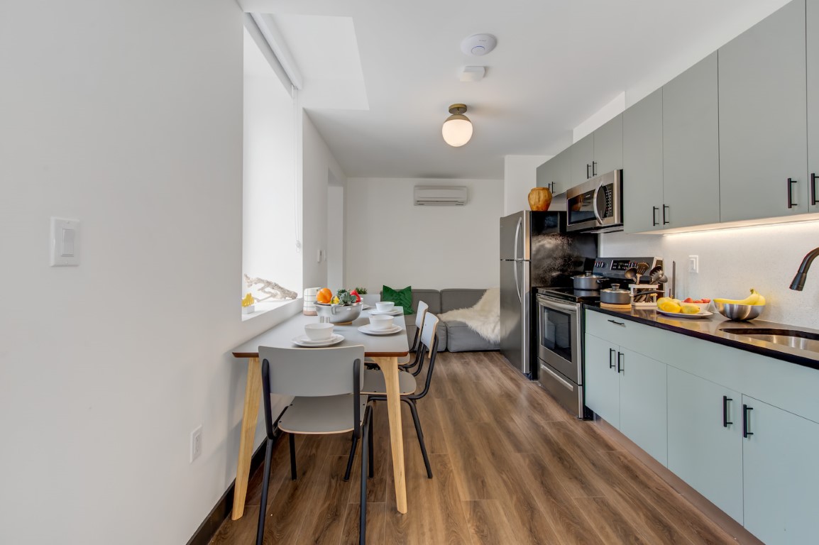  Standard  -  The Williamsburg House  - Gallery -  10