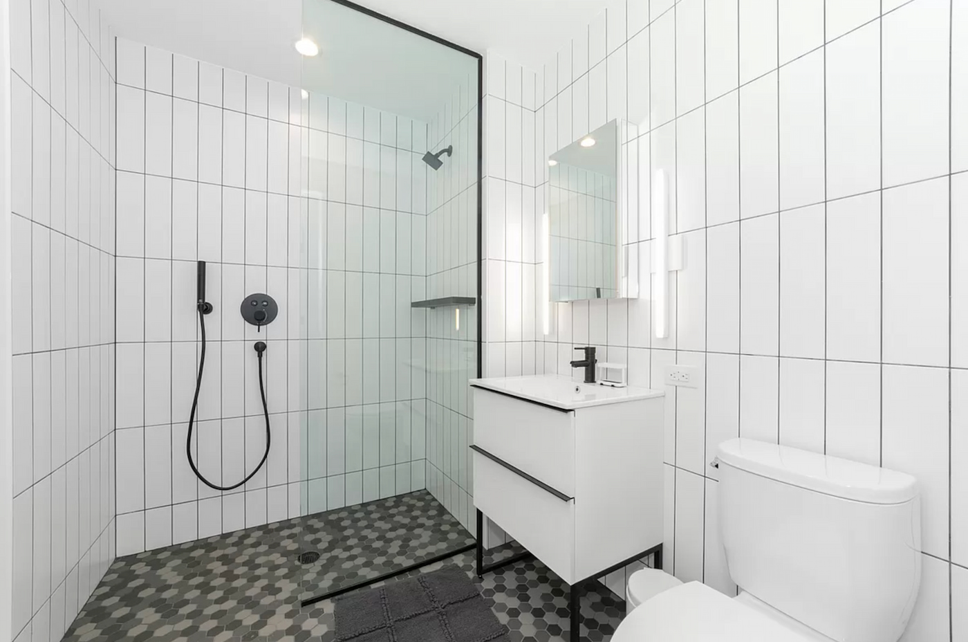  4 Bedrooms / 2 Bathrooms Apartment  -  The Williamsburg House  - Gallery -  7