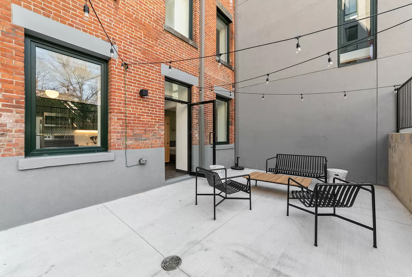  4 Bedrooms / 2 Bathrooms Apartment  -  The Williamsburg House  - Gallery -  5
