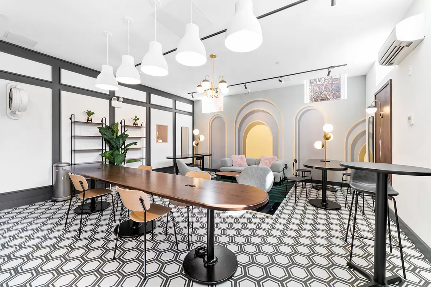  4 Bedrooms / 2 Bathrooms Apartment  -  The Williamsburg House  - Gallery -  4