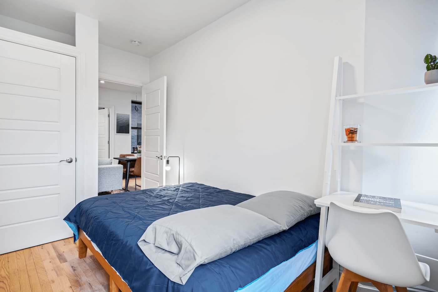 3 Beds / 2 Baths Apartment - 4