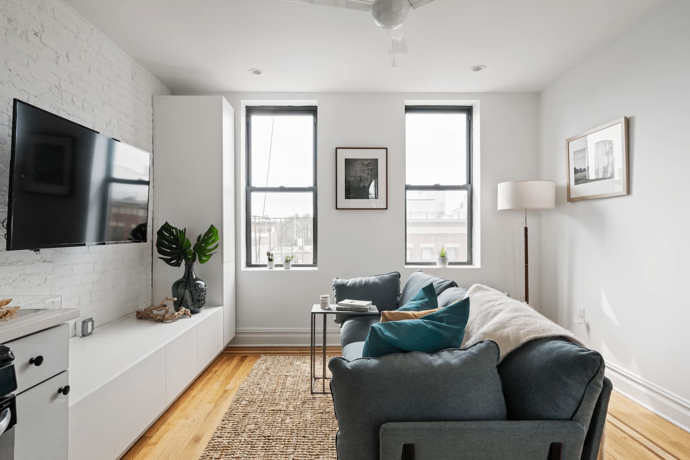 3 Beds / 2 Baths Apartment - 1