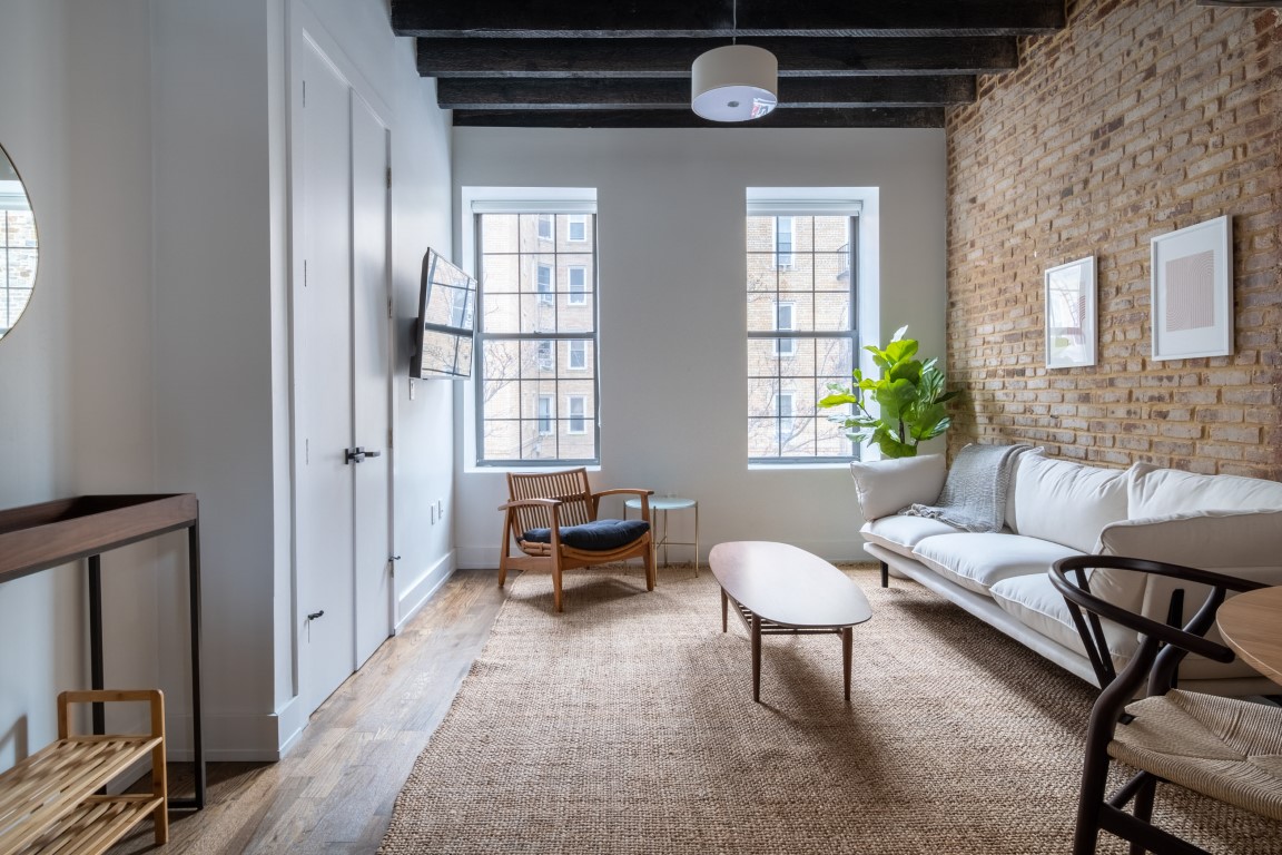 Standard Large With Desk  -  The Clark House  - Gallery -  12