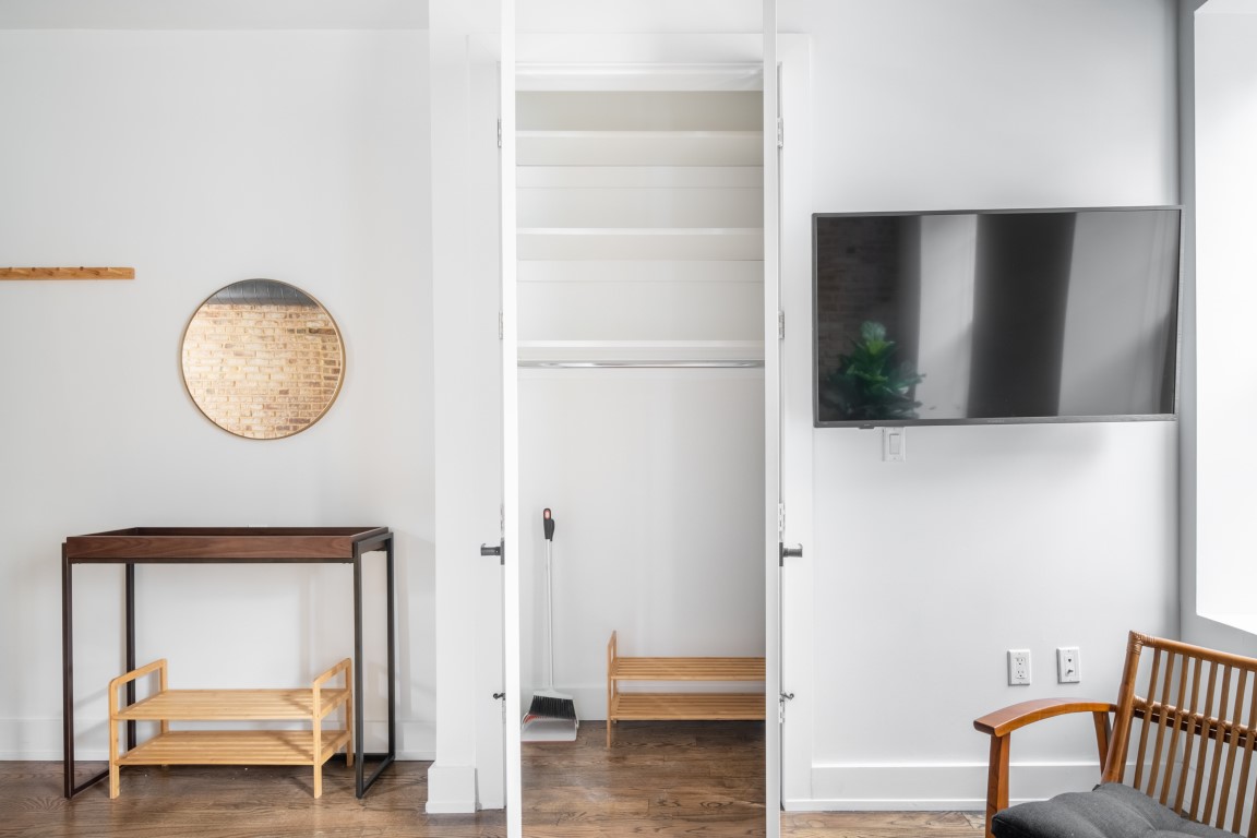  Standard Large With Desk  -  The Clark House  - Gallery -  9
