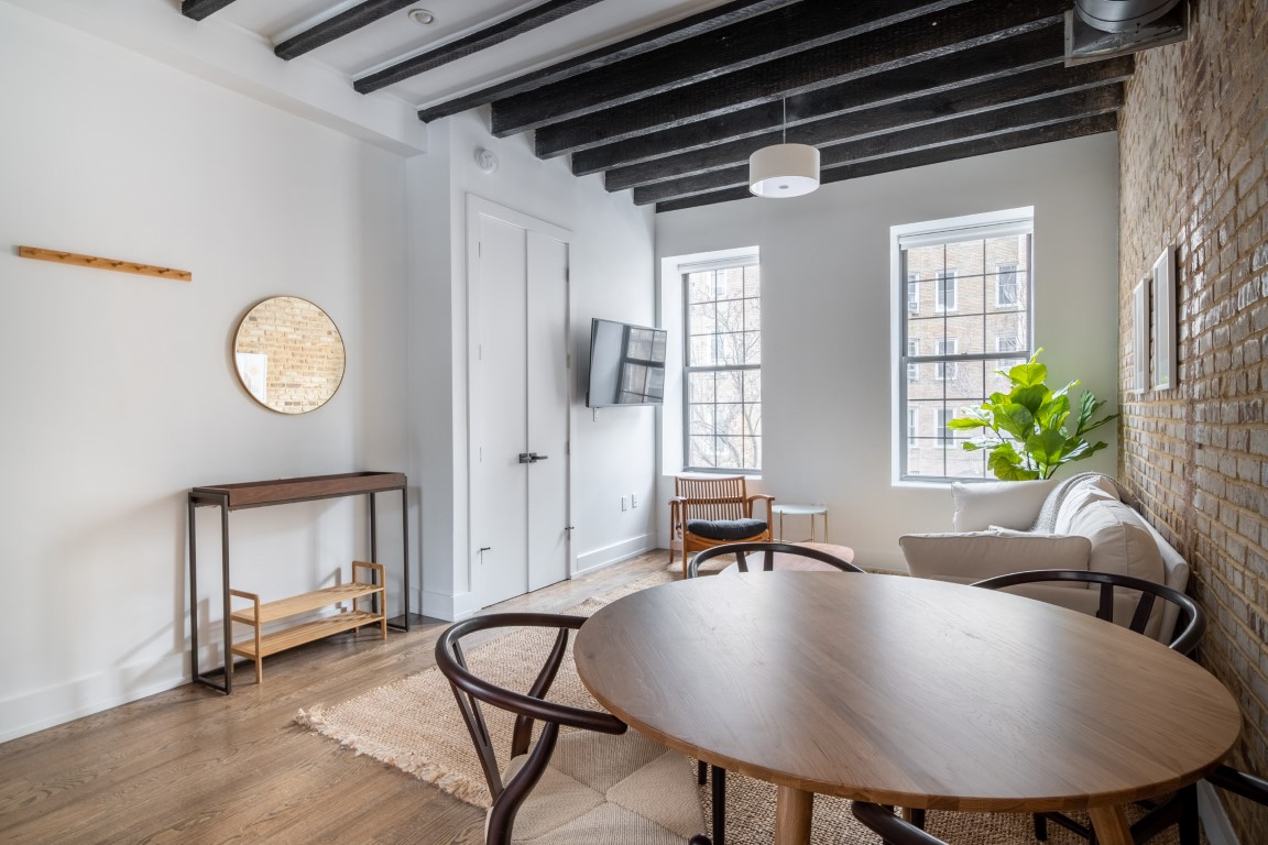  Standard Large With Desk  -  The Clark House  - Gallery -  13