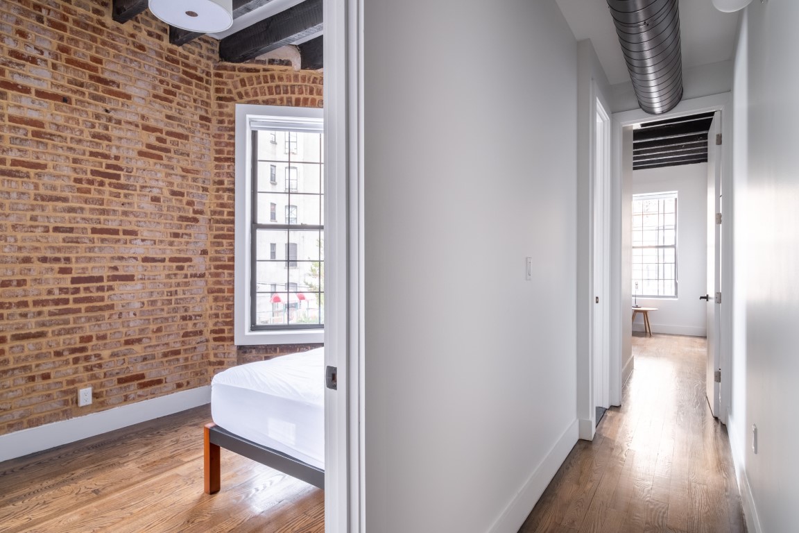  Standard Large With Desk  -  The Clark House  - Gallery -  6
