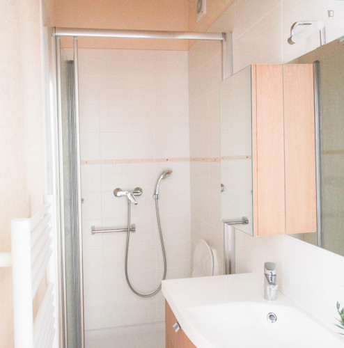 Chambre avec salle de bain privative