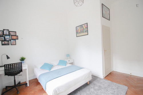 Chambre avec salle de bain privative