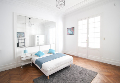 Spacious bedroom in a lovely house in Bordeaux