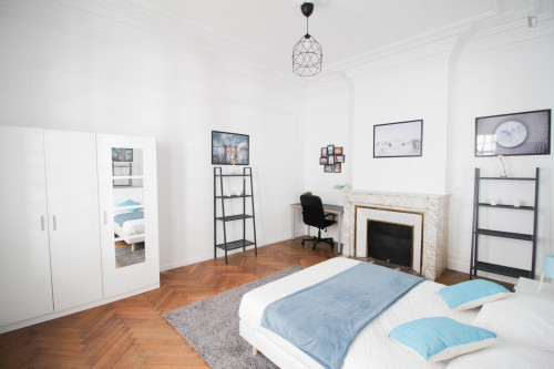 Spacious bedroom in a lovely house in Bordeaux