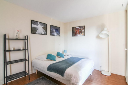Tasteful double bedroom in Rueil Mailmaison