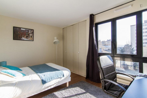Tasteful double bedroom in Rueil Mailmaison