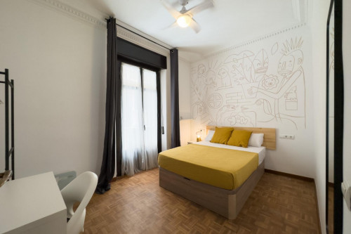 Delightful double bedroom in proximity to Urquinaona metro station